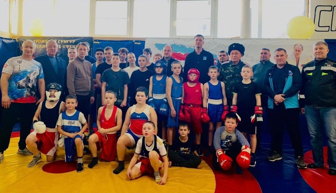Гости в спортивном клубе &quot;Феникс&quot;.