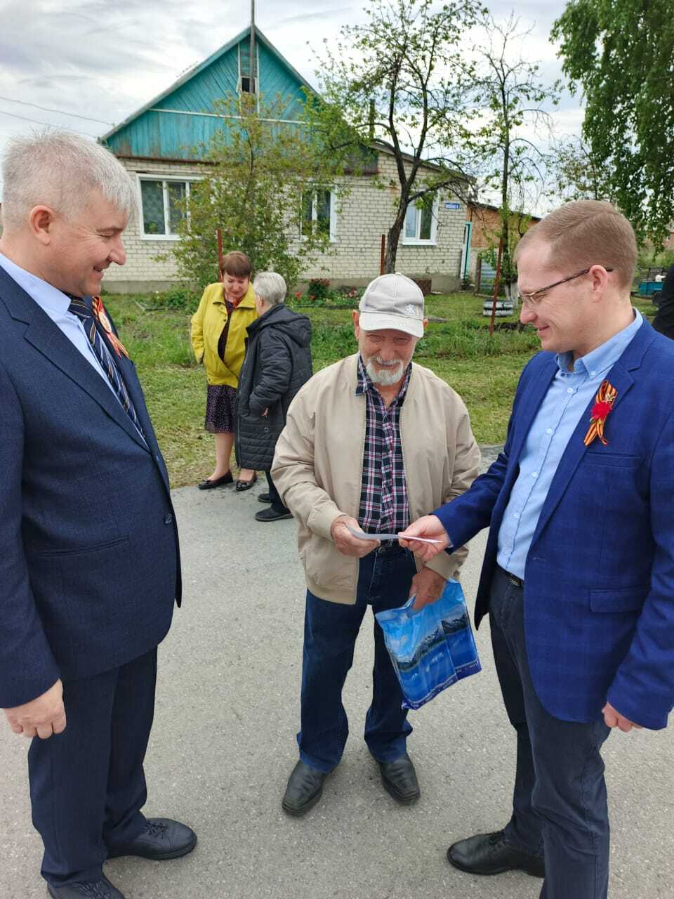 Акция «Поздравления детей войны на дому».