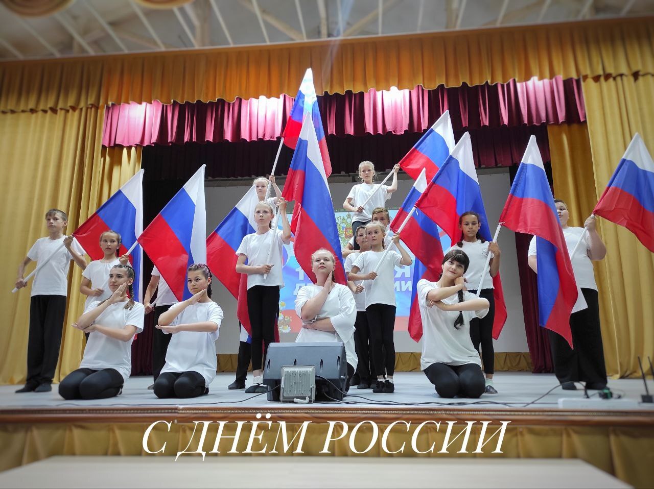 Праздничный концерт в рамках Всероссийского фестиваля казачьей культуры &quot;Двенадцать жемчужин&quot;.